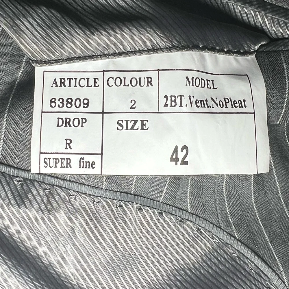 Giorgio Fiorelli SuperLux Super Fine Men’s Grey Pinstriped Suit Size 42/36